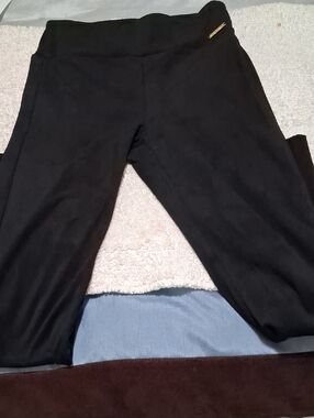 Lilly Pulitzer Black Leggings with Gold Logo Plaque